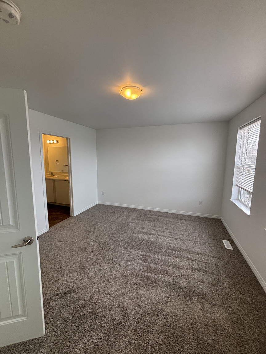 SF222 – Montrose Duplex for Rent | 4-Bed 2.5-Bath Main Floor | 12228 60 St NW Edmonton | 1 Month ... - Photo 54