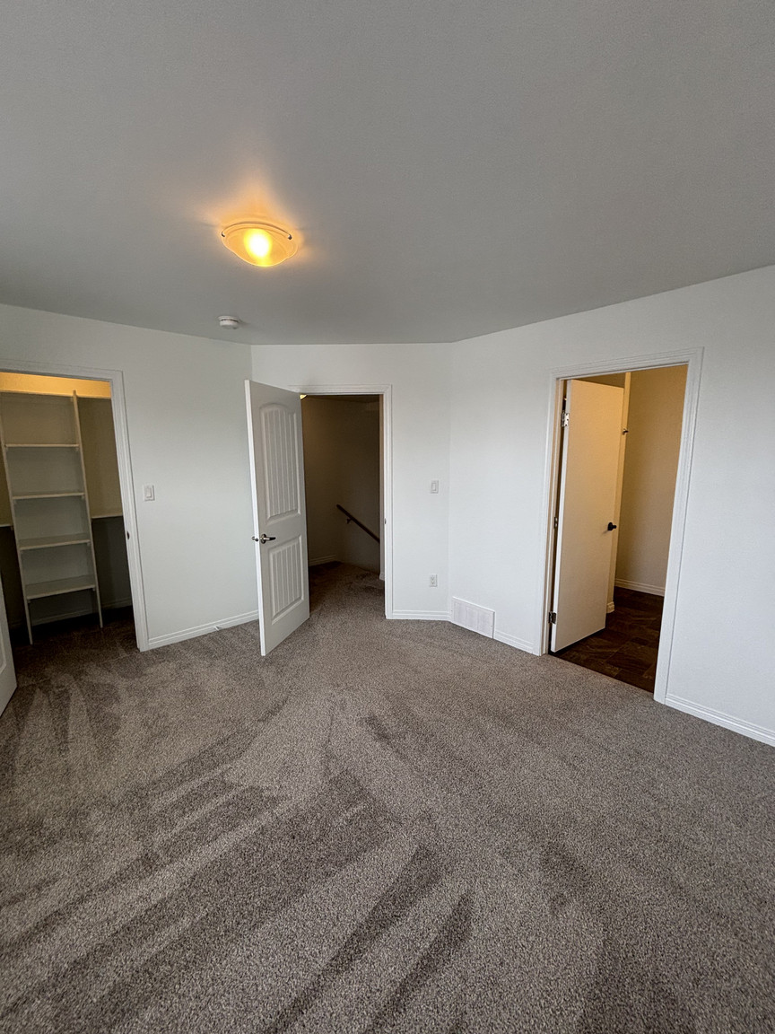 SF222 – Montrose Duplex for Rent | 4-Bed 2.5-Bath Main Floor | 12228 60 St NW Edmonton | 1 Month ... - Photo 56