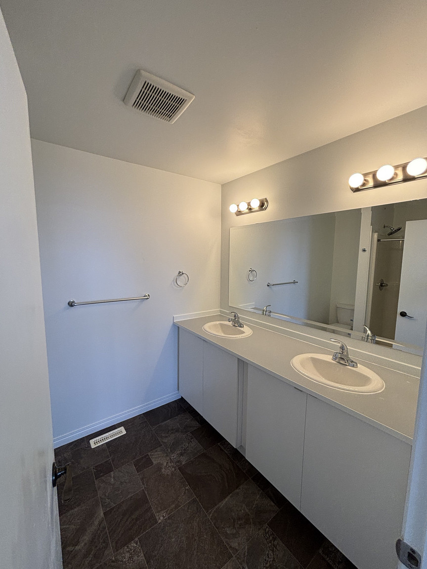 SF222 – Montrose Duplex for Rent | 4-Bed 2.5-Bath Main Floor | 12228 60 St NW Edmonton | 1 Month ... - Photo 58