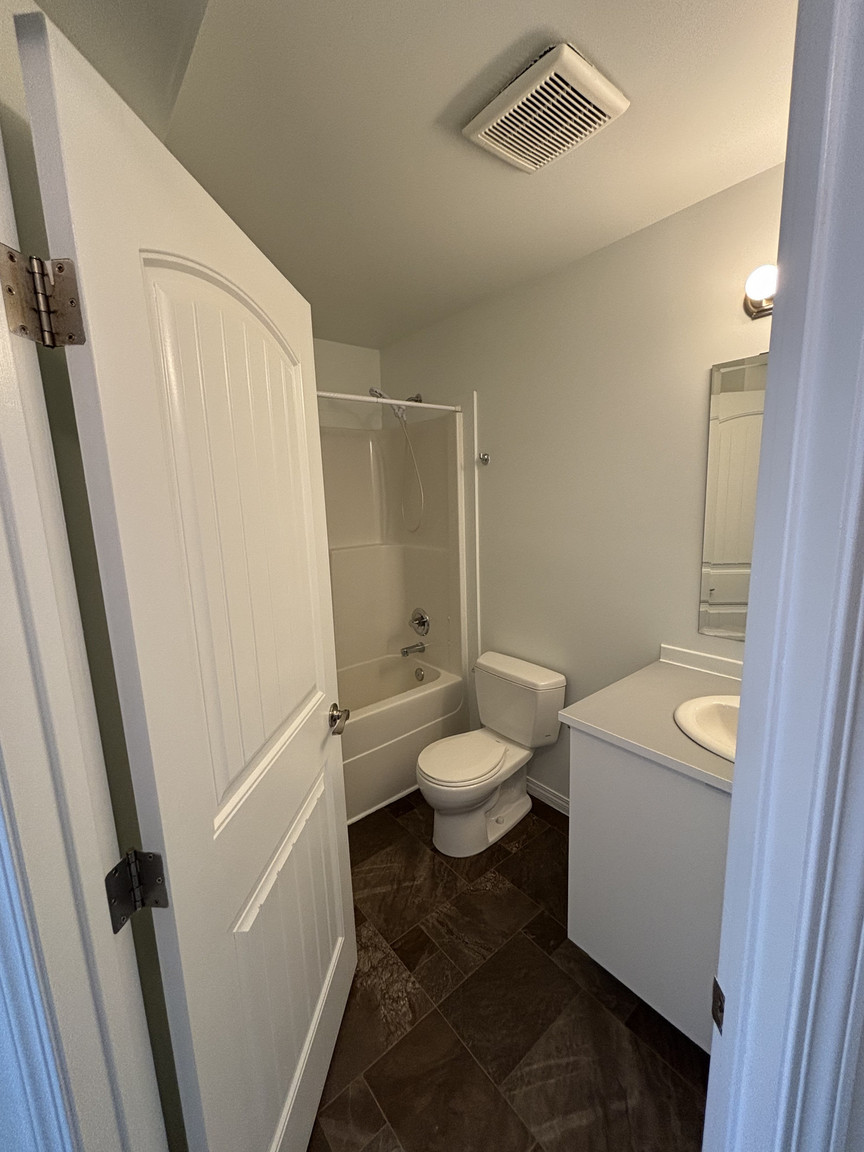 SF222 – Montrose Duplex for Rent | 4-Bed 2.5-Bath Main Floor | 12228 60 St NW Edmonton | 1 Month ... - Photo 70