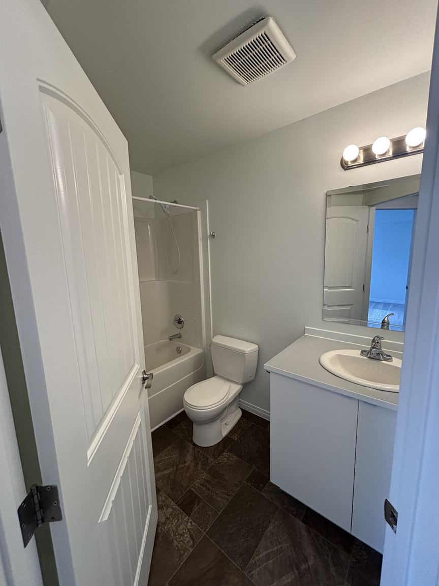 SF222 – Montrose Duplex for Rent | 4-Bed 2.5-Bath Main Floor | 12228 60 St NW Edmonton | 1 Month ... - Photo 72