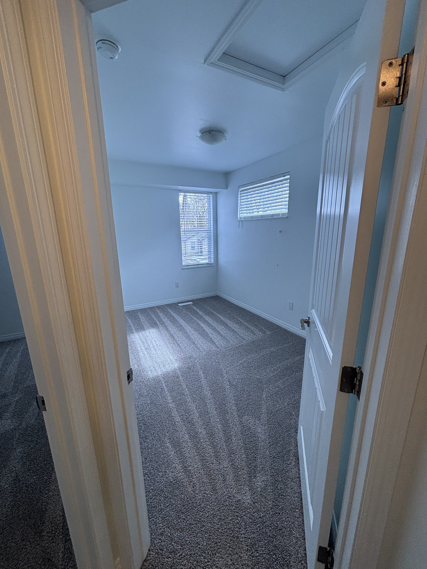 SF222 – Montrose Duplex for Rent | 4-Bed 2.5-Bath Main Floor | 12228 60 St NW Edmonton | 1 Month ... - Photo 74