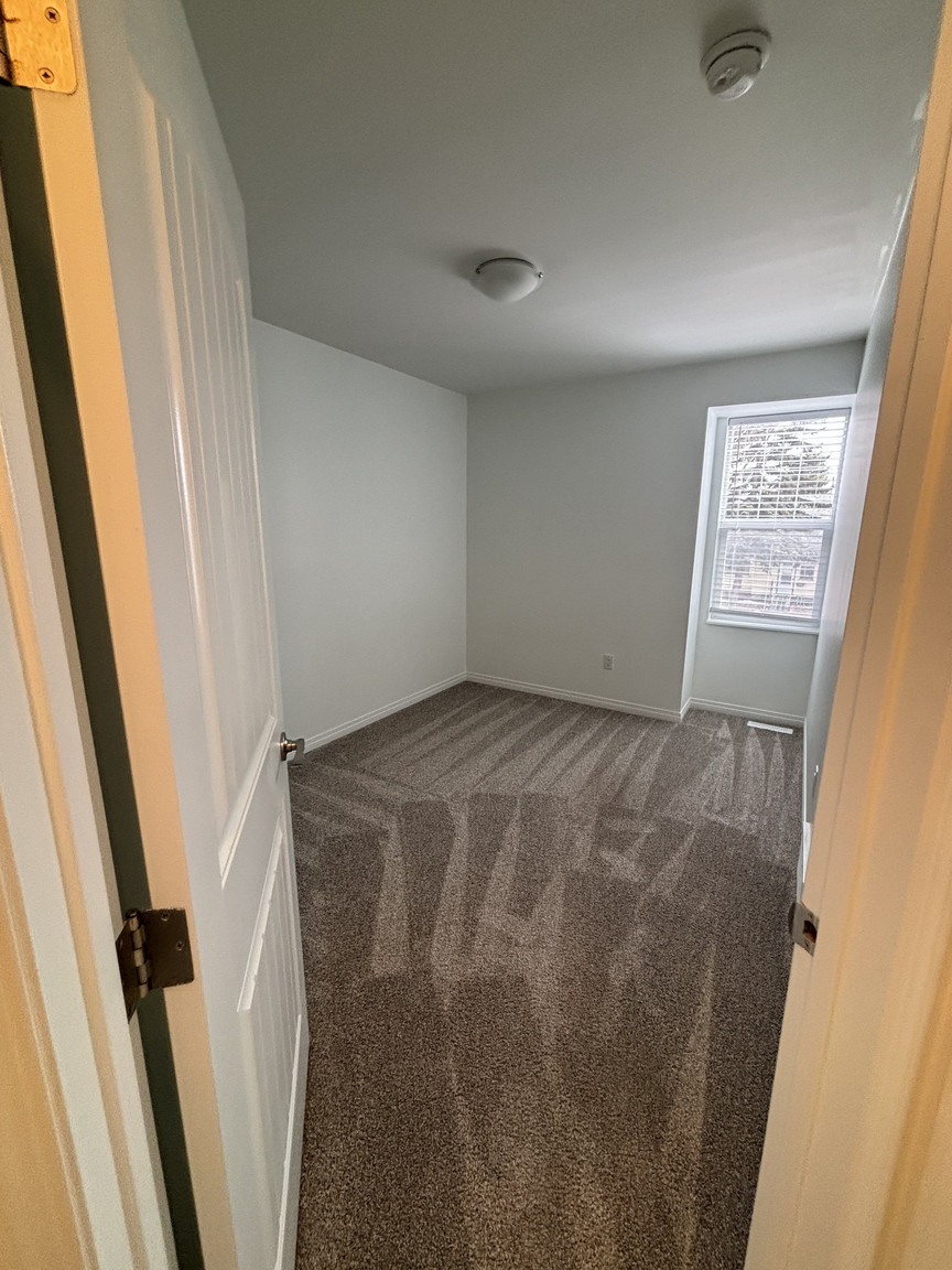 SF222 – Montrose Duplex for Rent | 4-Bed 2.5-Bath Main Floor | 12228 60 St NW Edmonton | 1 Month ... - Photo 78