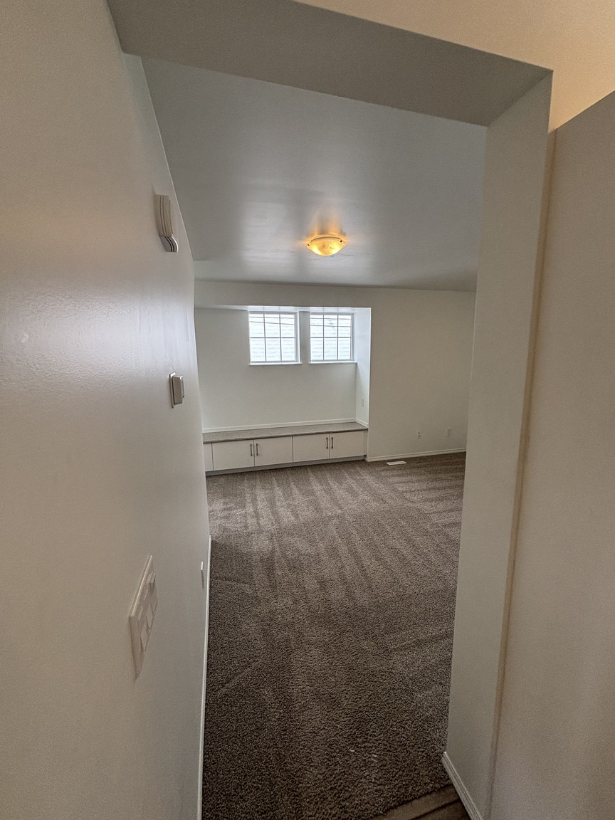 SF223 – Newton Garden Suite for Rent | 4-Bed 2 Bath  -  12021 55 St NW Edmonton | 1 Month Free - Photo 19