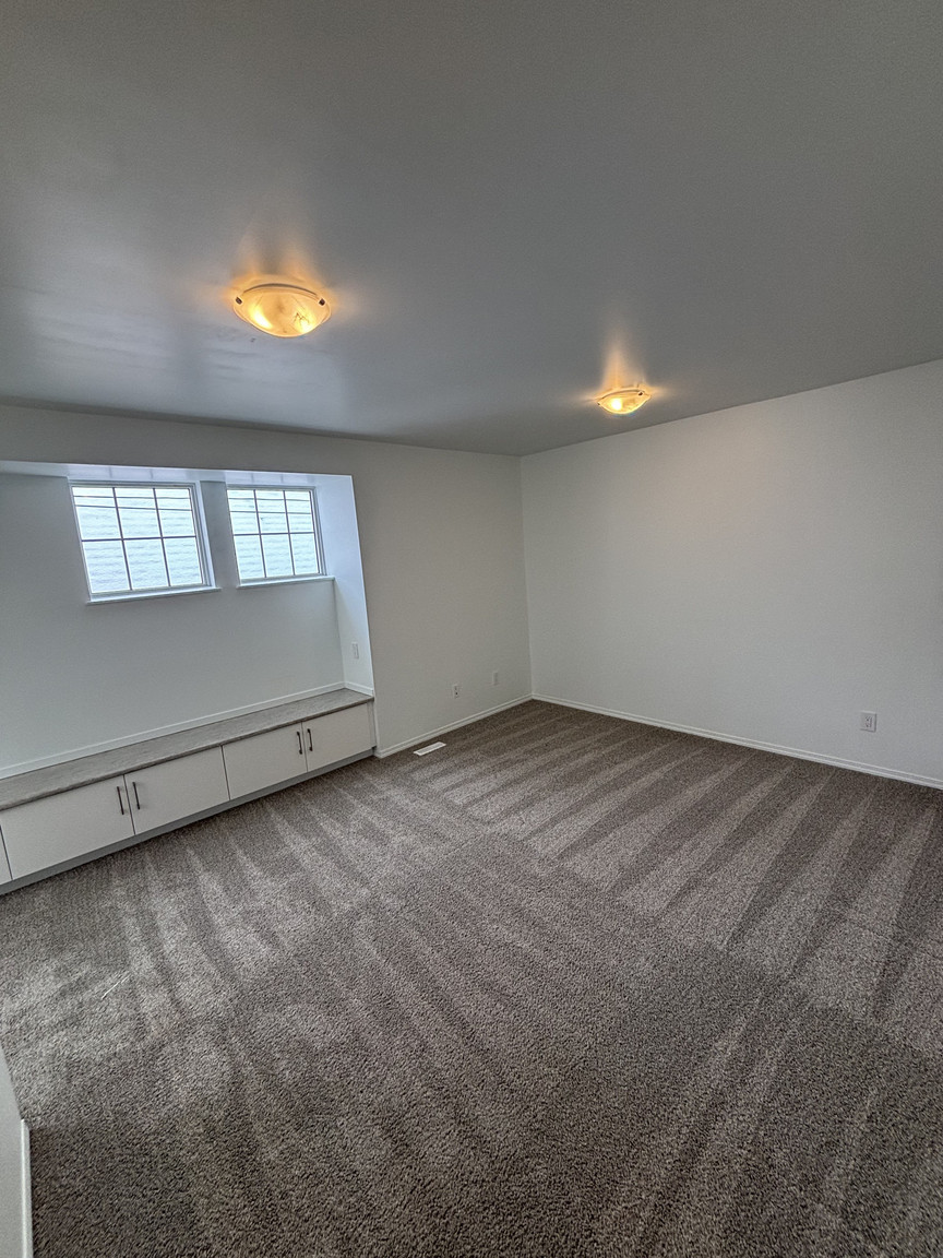 SF223 – Newton Garden Suite for Rent | 4-Bed 2 Bath  -  12021 55 St NW Edmonton | 1 Month Free - Photo 17