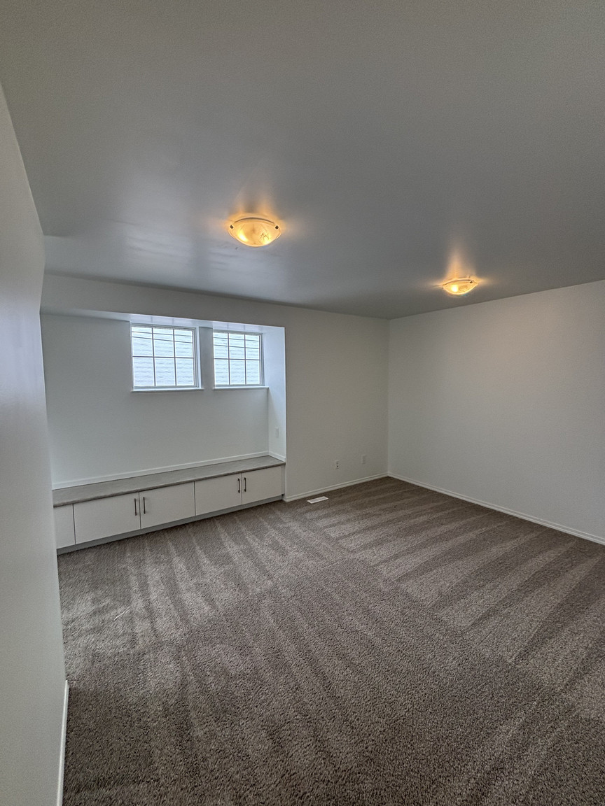 SF223 – Newton Garden Suite for Rent | 4-Bed 2 Bath  -  12021 55 St NW Edmonton | 1 Month Free - Photo 15