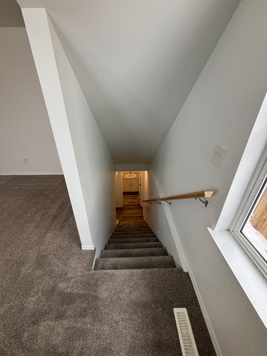 SF223 – Newton Garden Suite for Rent | 4-Bed 2 Bath  -  12021 55 St NW Edmonton | 1 Month Free - Photo 11