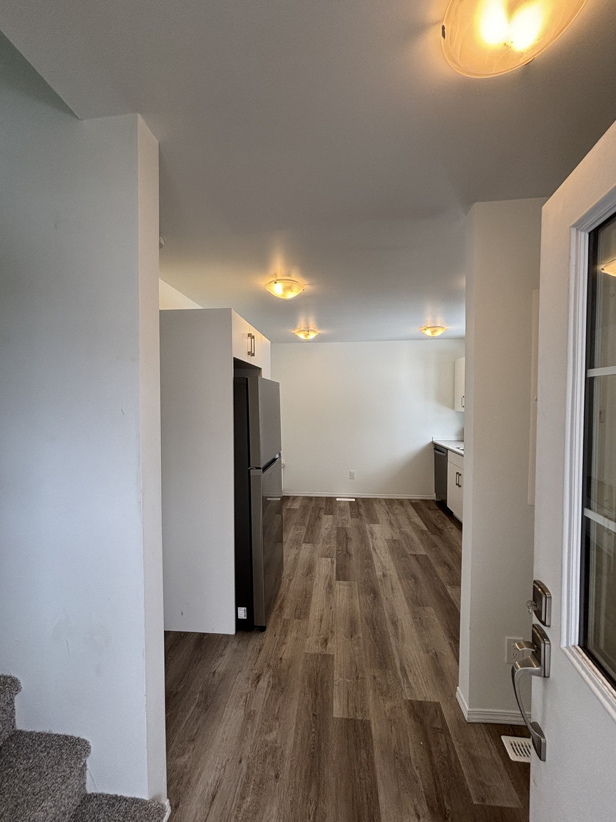 SF223 – Newton Garden Suite for Rent | 4-Bed 2 Bath  -  12021 55 St NW Edmonton | 1 Month Free - Photo 5