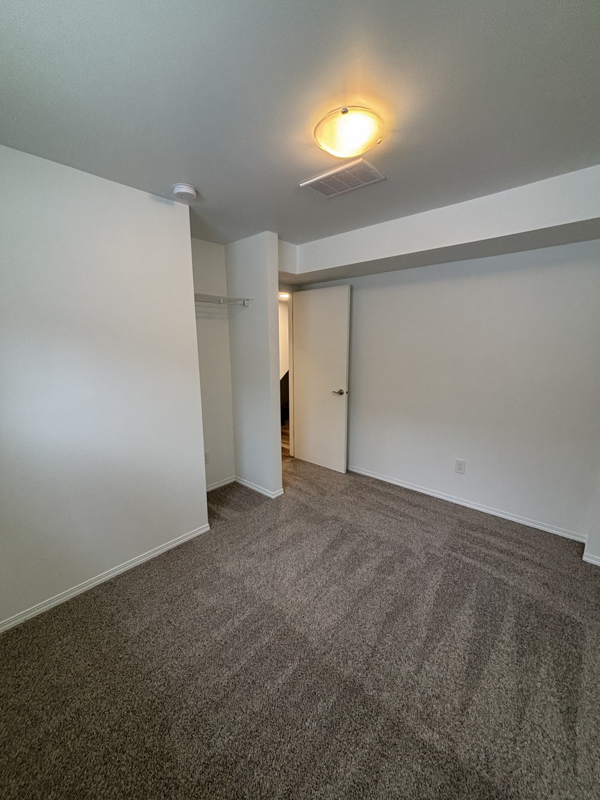 SF223 – Newton Garden Suite for Rent | 4-Bed 2 Bath  -  12021 55 St NW Edmonton | 1 Month Free - Photo 25