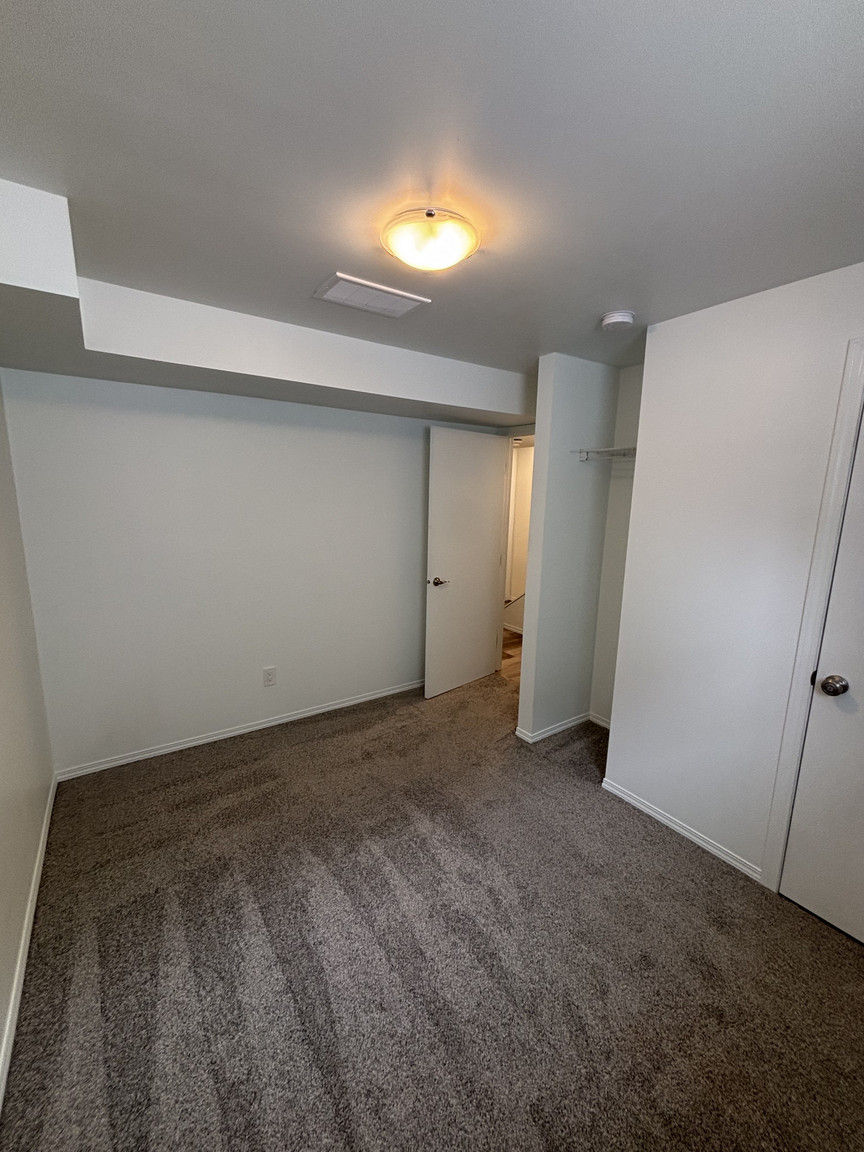 SF223 – Newton Garden Suite for Rent | 4-Bed 2 Bath  -  12021 55 St NW Edmonton | 1 Month Free - Photo 29