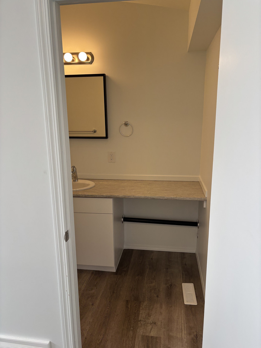 SF223 – Newton Garden Suite for Rent | 4-Bed 2 Bath  -  12021 55 St NW Edmonton | 1 Month Free - Photo 49