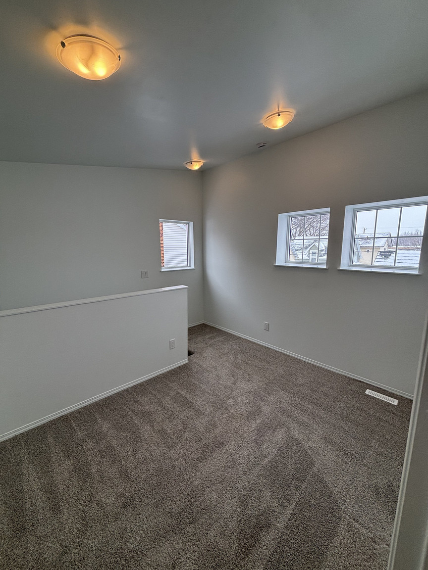 SF223 – Newton Garden Suite for Rent | 4-Bed 2 Bath  -  12021 55 St NW Edmonton | 1 Month Free - Photo 33
