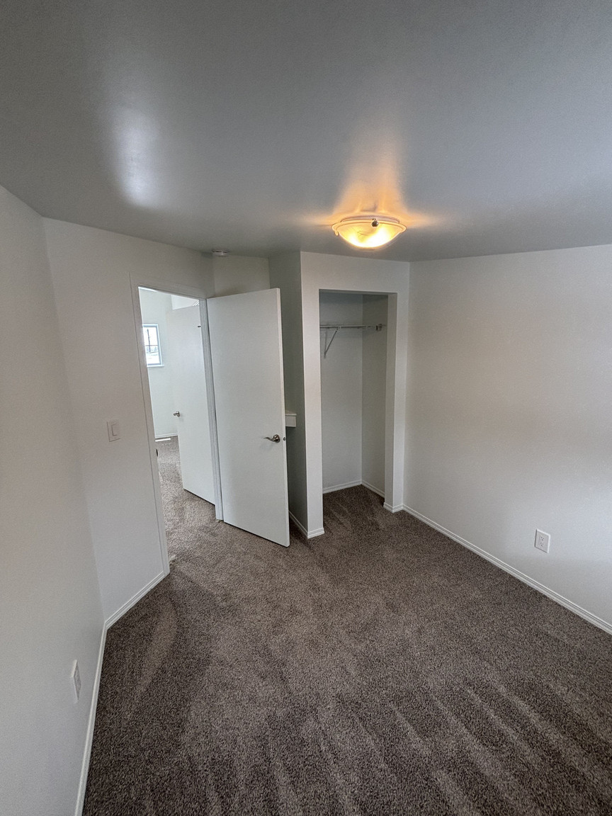 SF223 – Newton Garden Suite for Rent | 4-Bed 2 Bath  -  12021 55 St NW Edmonton | 1 Month Free - Photo 41