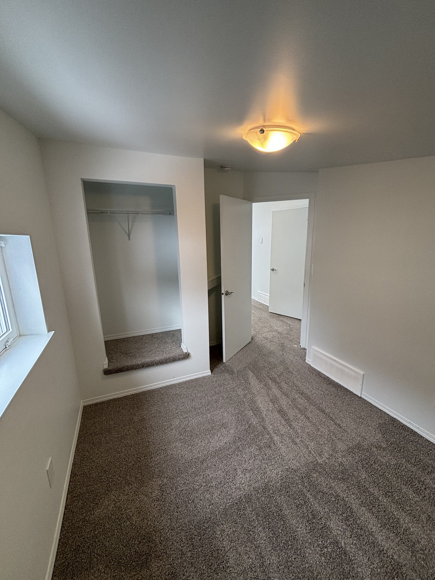 SF223 – Newton Garden Suite for Rent | 4-Bed 2 Bath  -  12021 55 St NW Edmonton | 1 Month Free - Photo 43