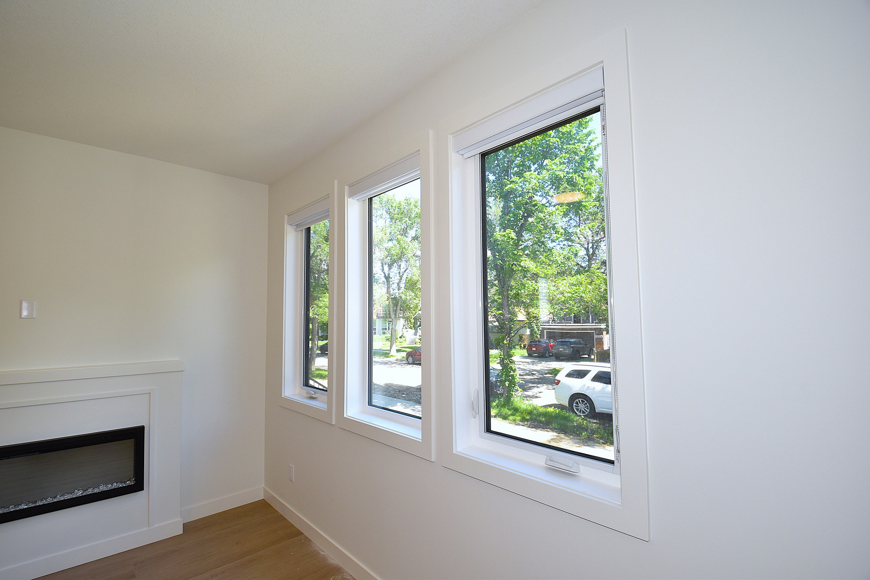 1 Month Free – 3 Bedroom Main Floor Home  in Grovenor |  SF337  - Photo 8