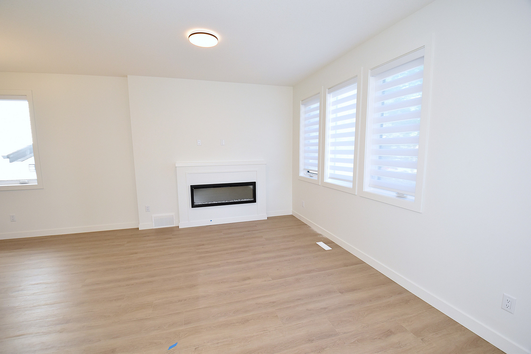 1 Month Free – 3 Bedroom Main Floor Home  in Grovenor |  SF337  - Photo 7