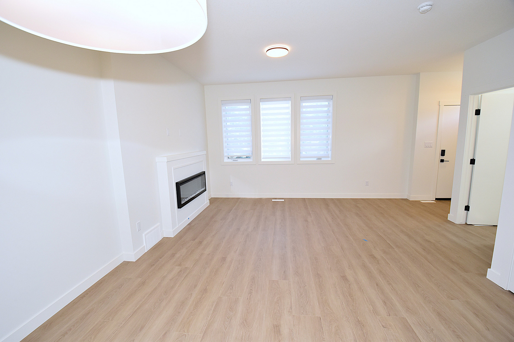 1 Month Free – 3 Bedroom Main Floor Home  in Grovenor |  SF337  - Photo 5