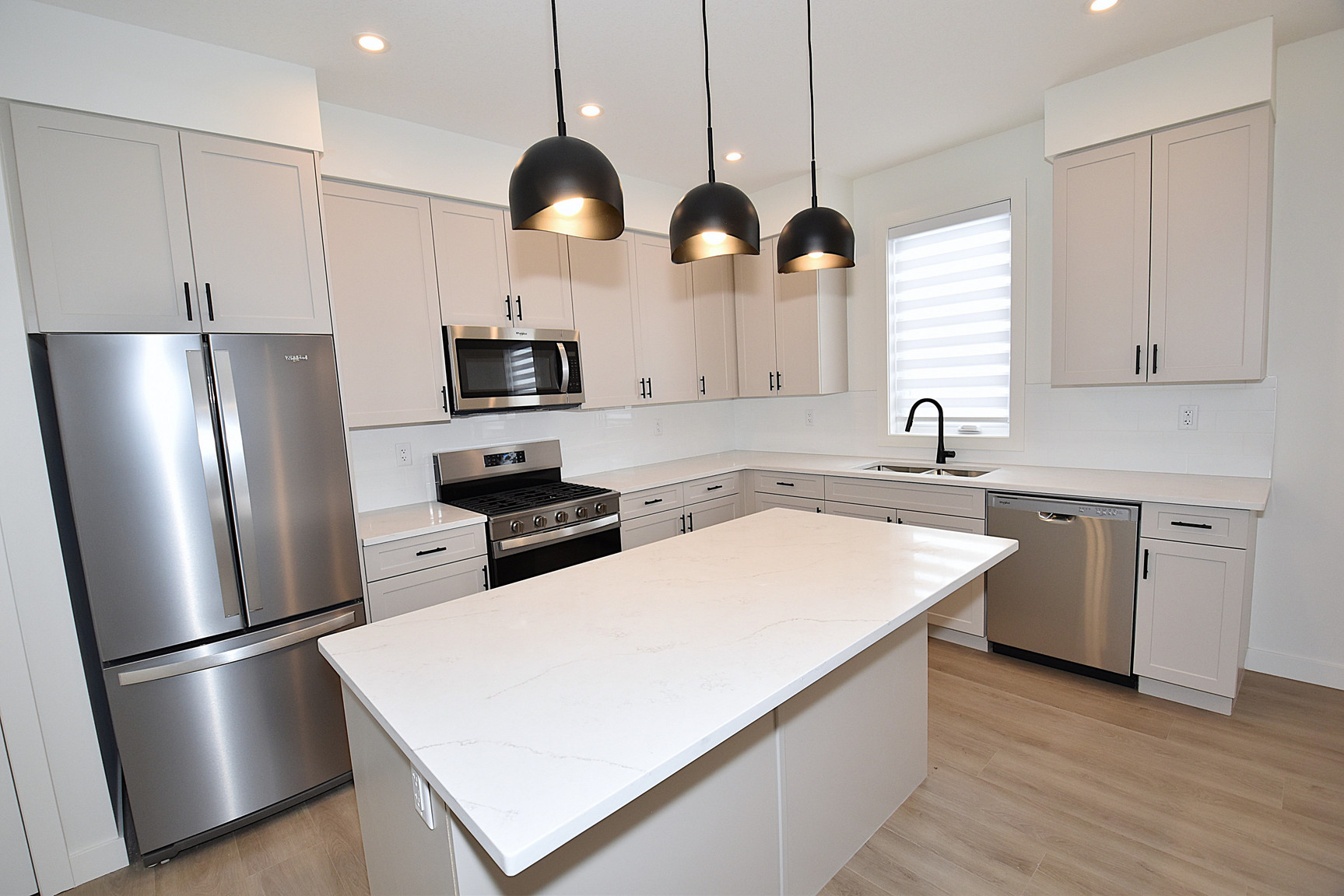 1 Month Free – 3 Bedroom Main Floor Home  in Grovenor |  SF337  - Photo 10