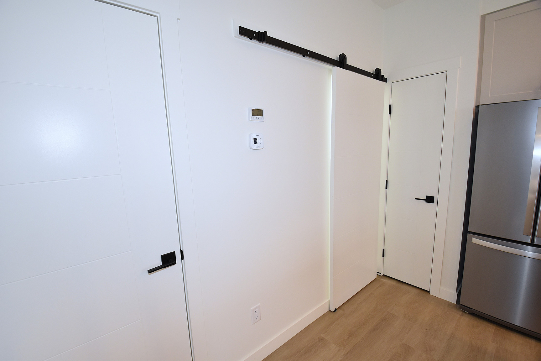1 Month Free – 3 Bedroom Main Floor Home  in Grovenor |  SF337  - Photo 9