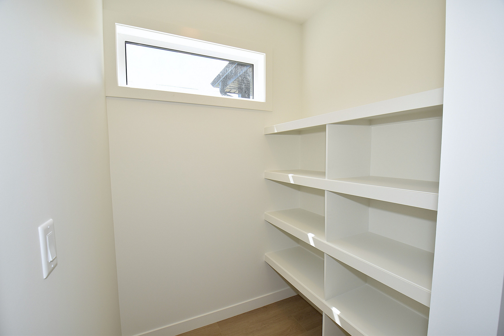 1 Month Free – 3 Bedroom Main Floor Home  in Grovenor |  SF337  - Photo 27