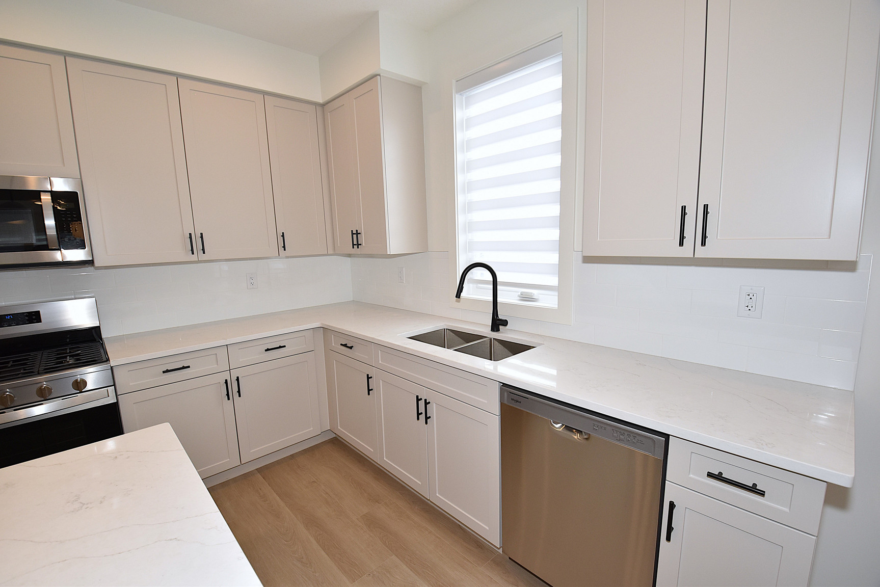 1 Month Free – 3 Bedroom Main Floor Home  in Grovenor |  SF337  - Photo 12