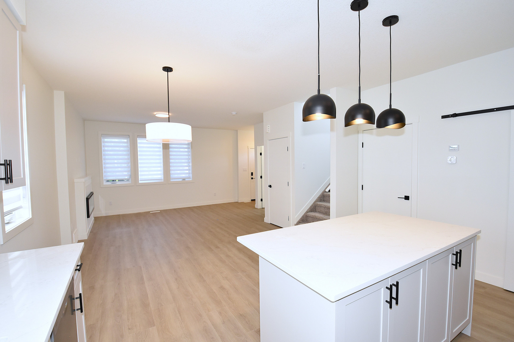 1 Month Free – 3 Bedroom Main Floor Home  in Grovenor |  SF337  - Photo 13