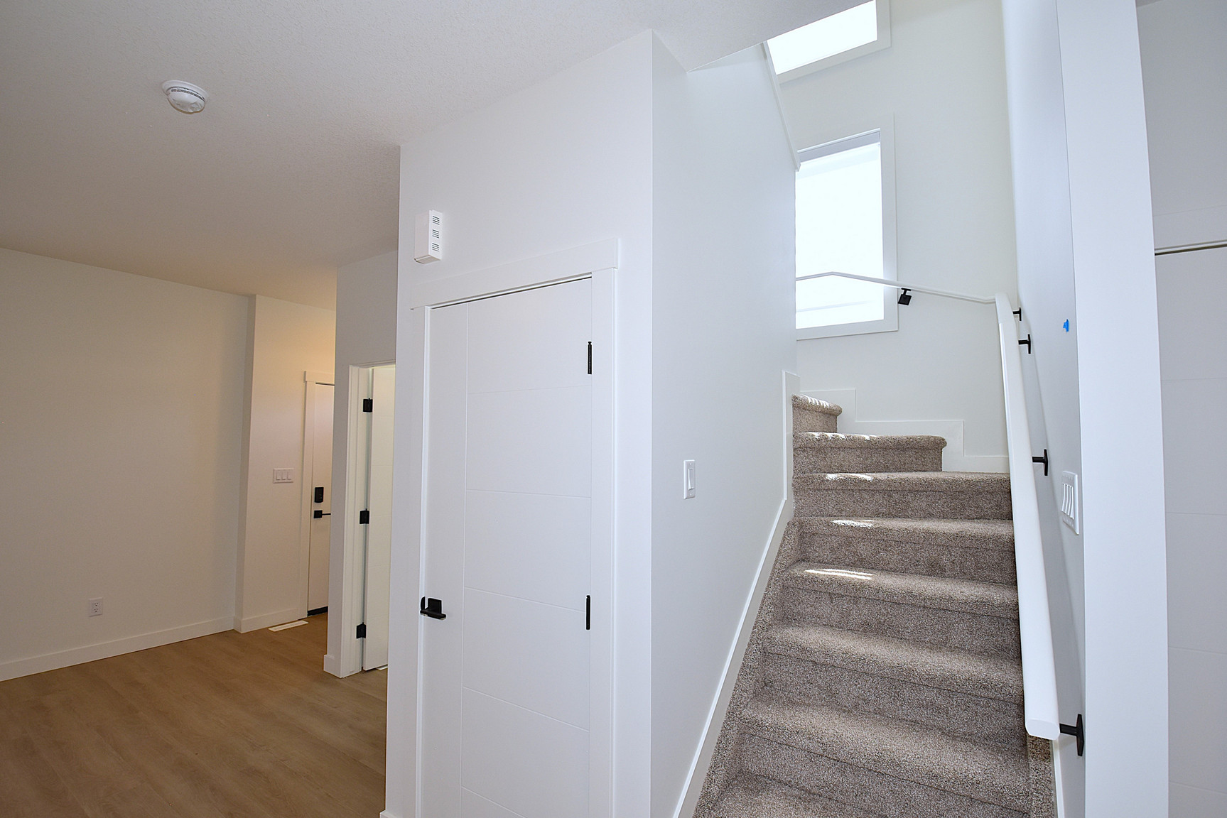 1 Month Free – 3 Bedroom Main Floor Home  in Grovenor |  SF337  - Photo 14