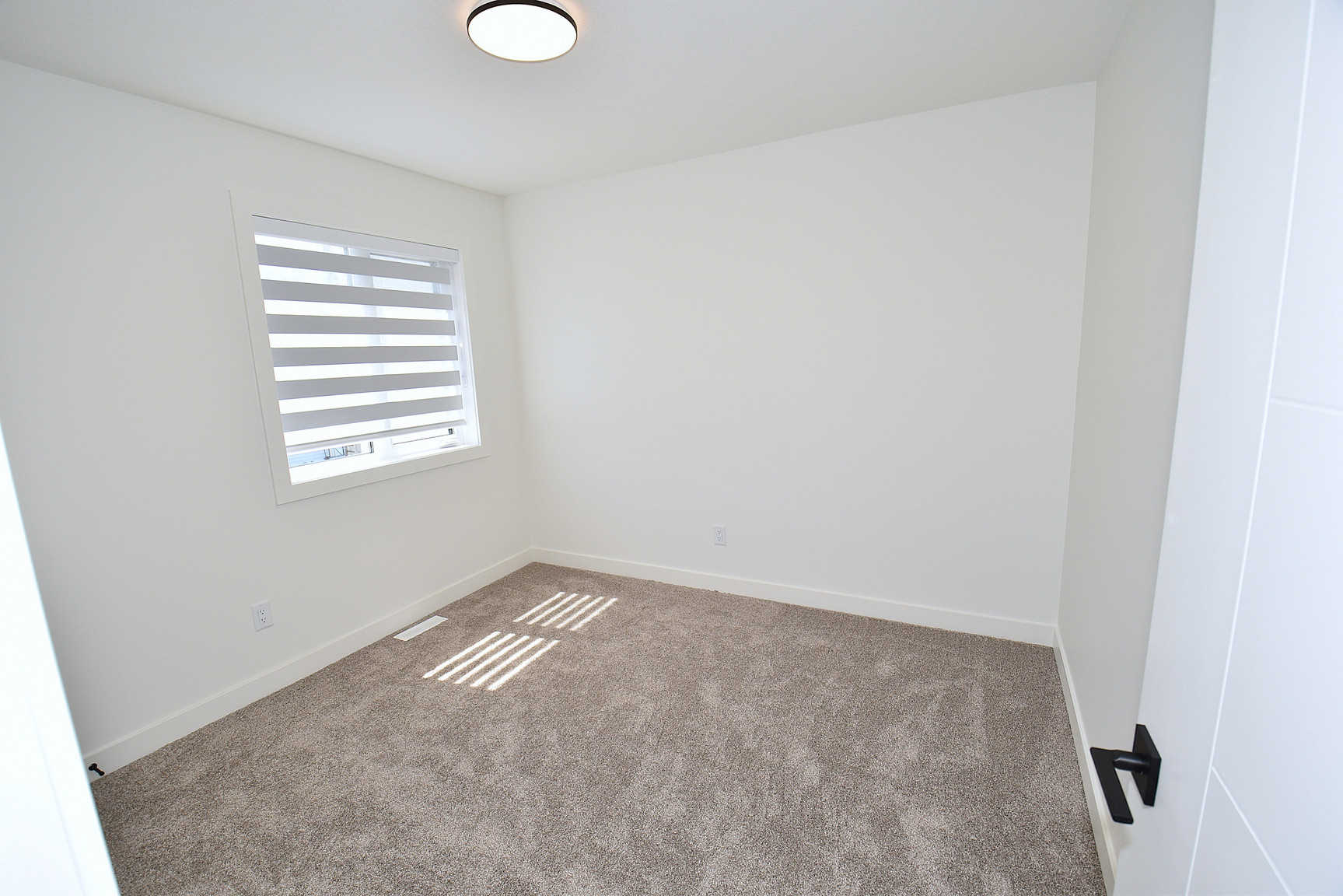 1 Month Free – 3 Bedroom Main Floor Home  in Grovenor |  SF337  - Photo 18