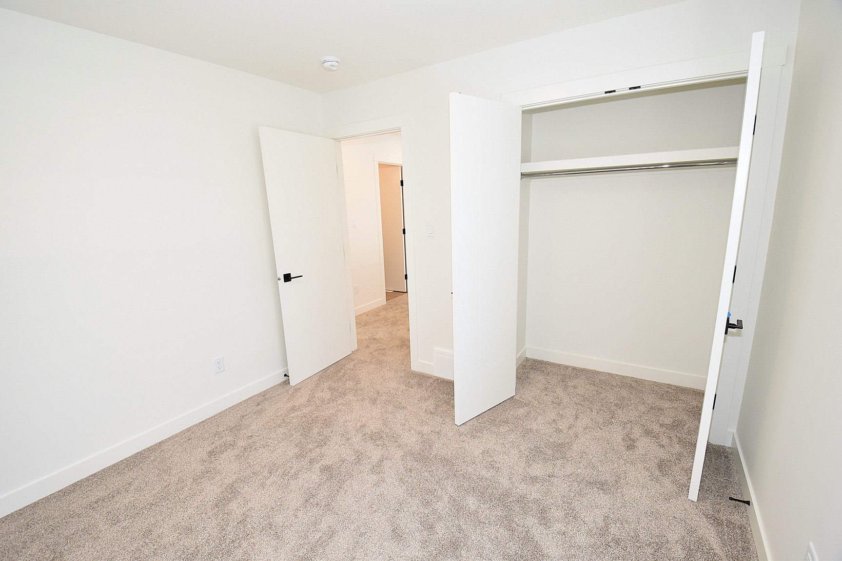 1 Month Free – 3 Bedroom Main Floor Home  in Grovenor |  SF337  - Photo 20