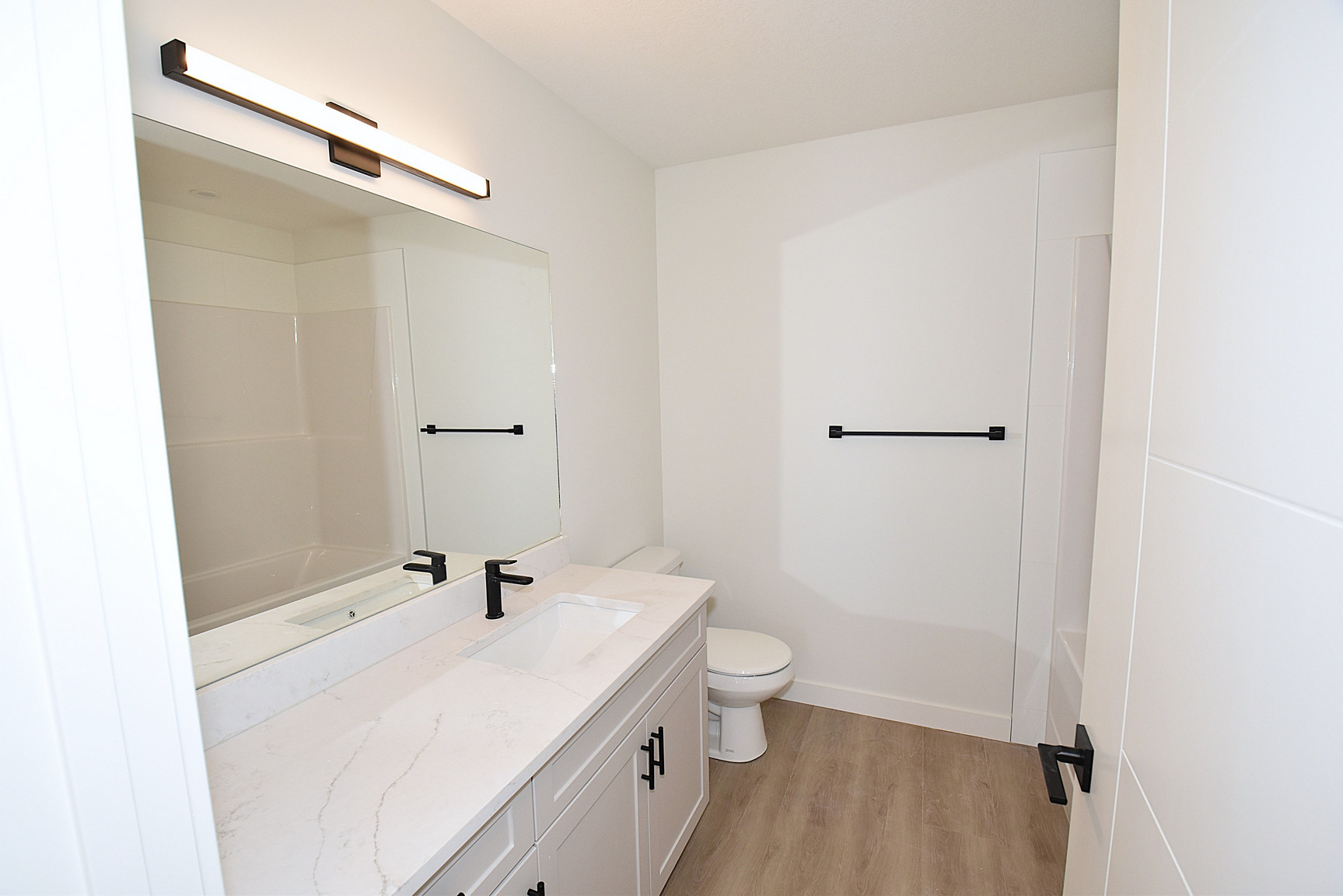 1 Month Free – 3 Bedroom Main Floor Home  in Grovenor |  SF337  - Photo 31