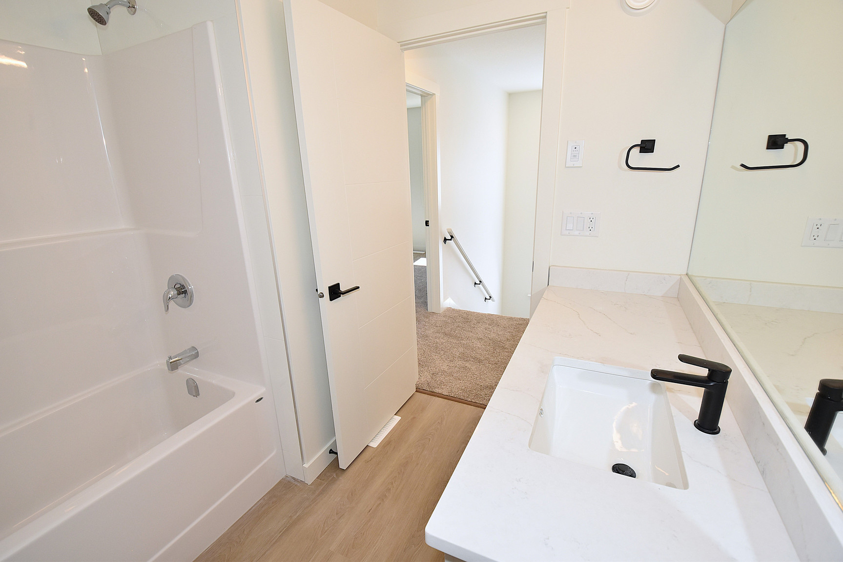 1 Month Free – 3 Bedroom Main Floor Home  in Grovenor |  SF337  - Photo 30
