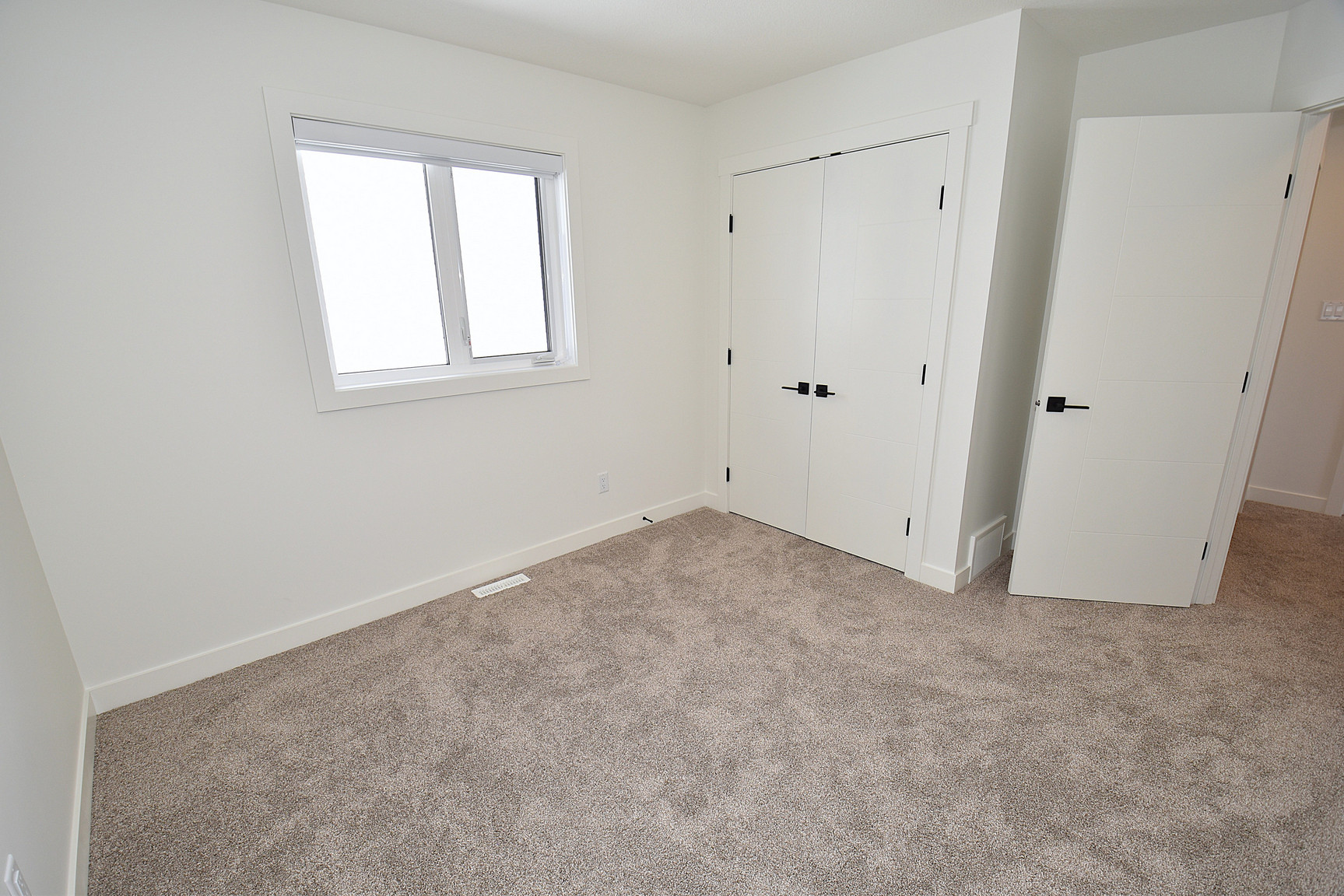 1 Month Free – 3 Bedroom Main Floor Home  in Grovenor |  SF337  - Photo 23