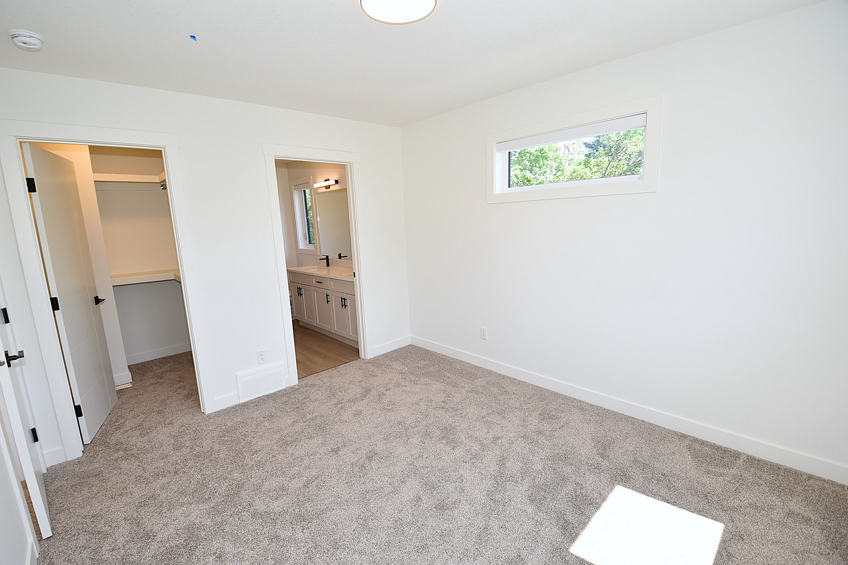 1 Month Free – 3 Bedroom Main Floor Home  in Grovenor |  SF337  - Photo 26