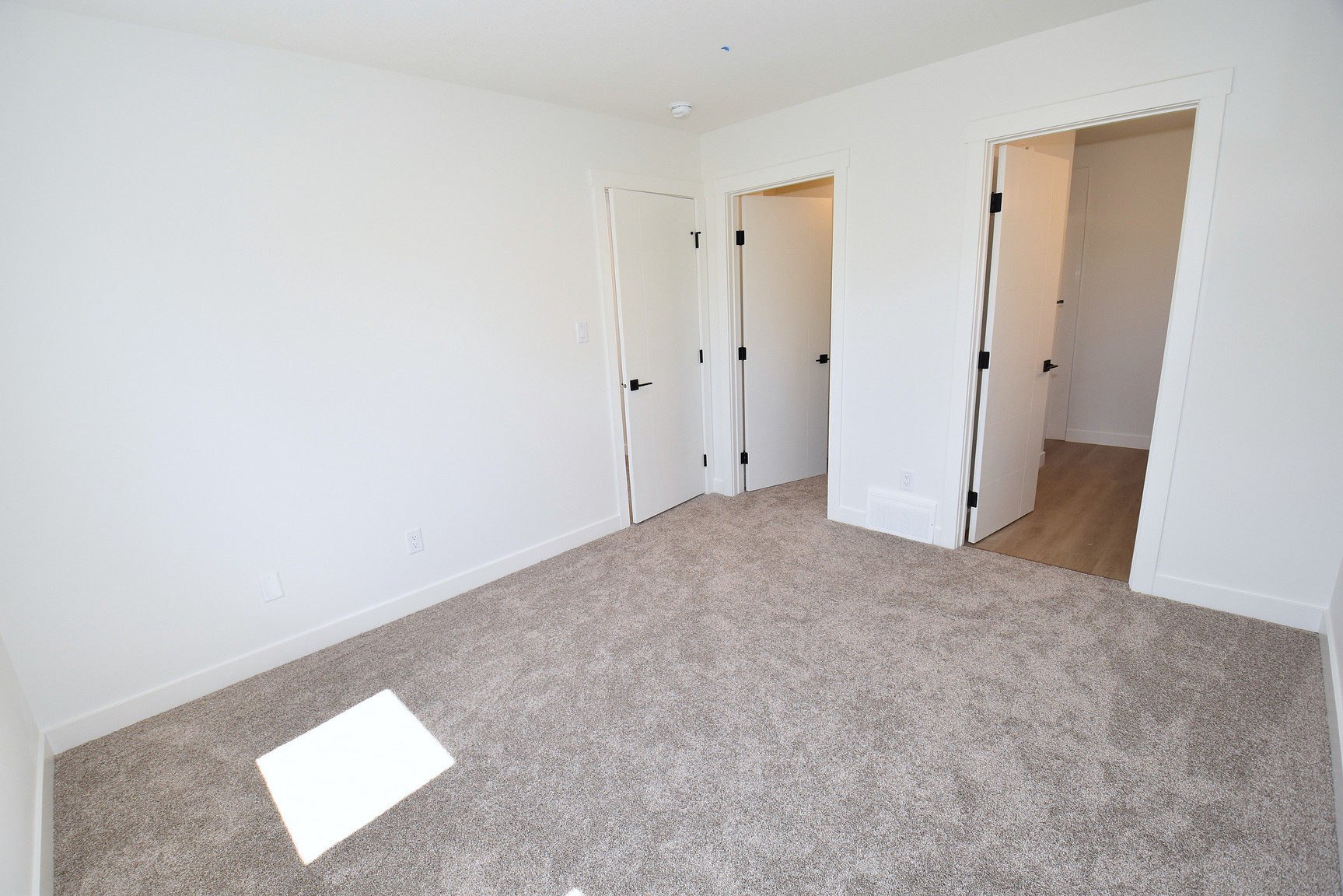 1 Month Free – 3 Bedroom Main Floor Home  in Grovenor |  SF337  - Photo 29