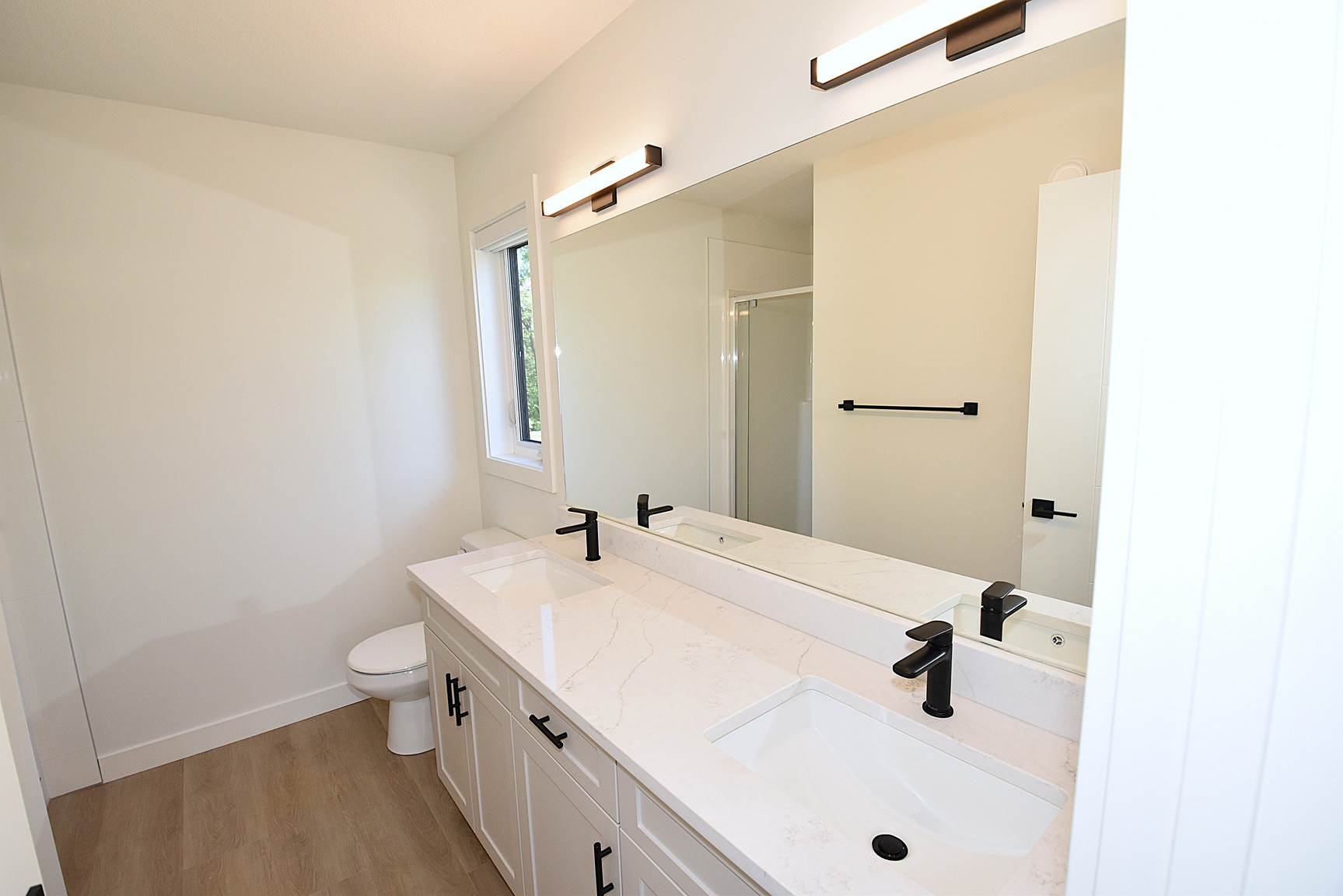 1 Month Free – 3 Bedroom Main Floor Home  in Grovenor |  SF337  - Photo 32
