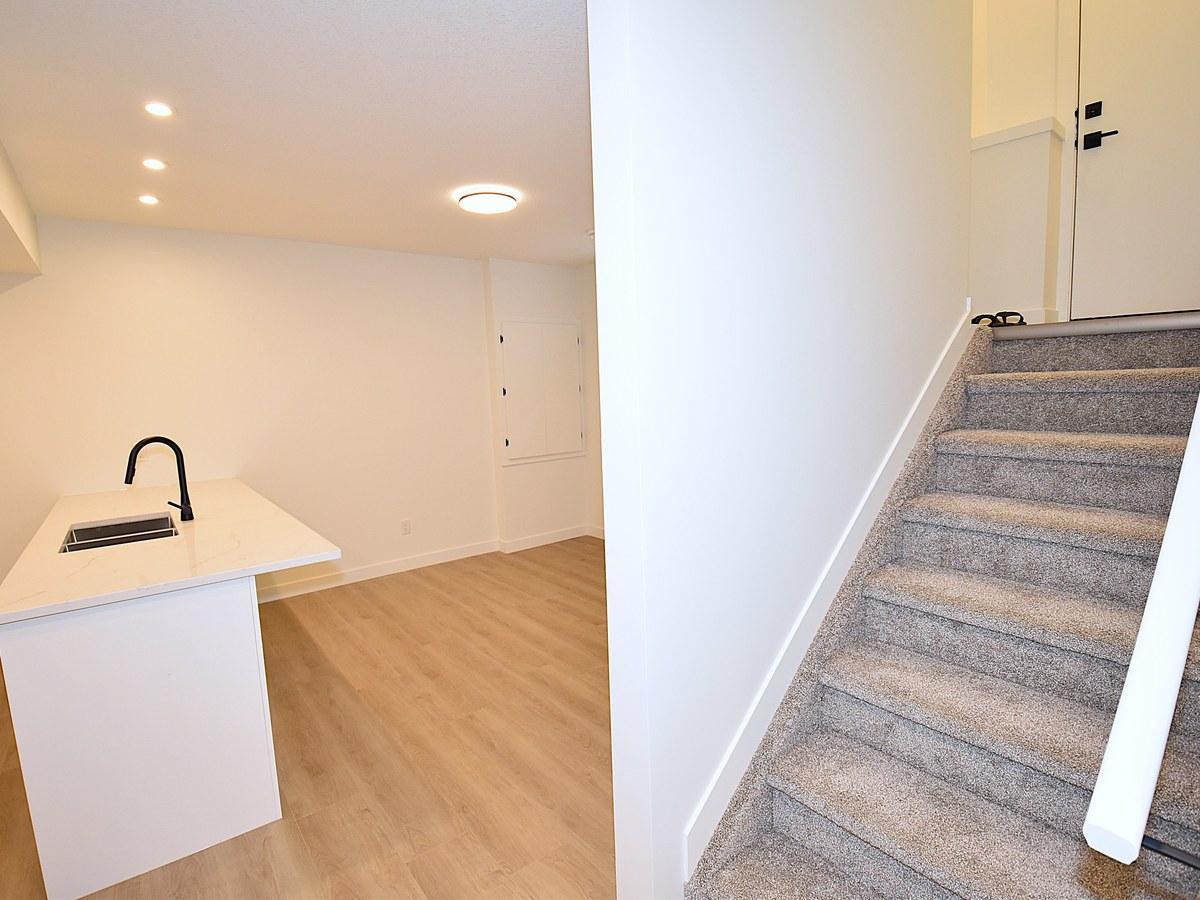 SF338 2 Bedroom Basement Suite in Grovenor  - Photo 4