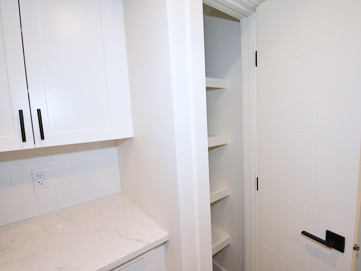 SF338 2 Bedroom Basement Suite in Grovenor  - Photo 41