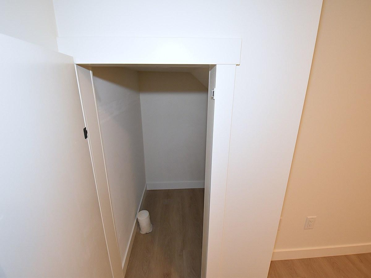 SF338 2 Bedroom Basement Suite in Grovenor  - Photo 39