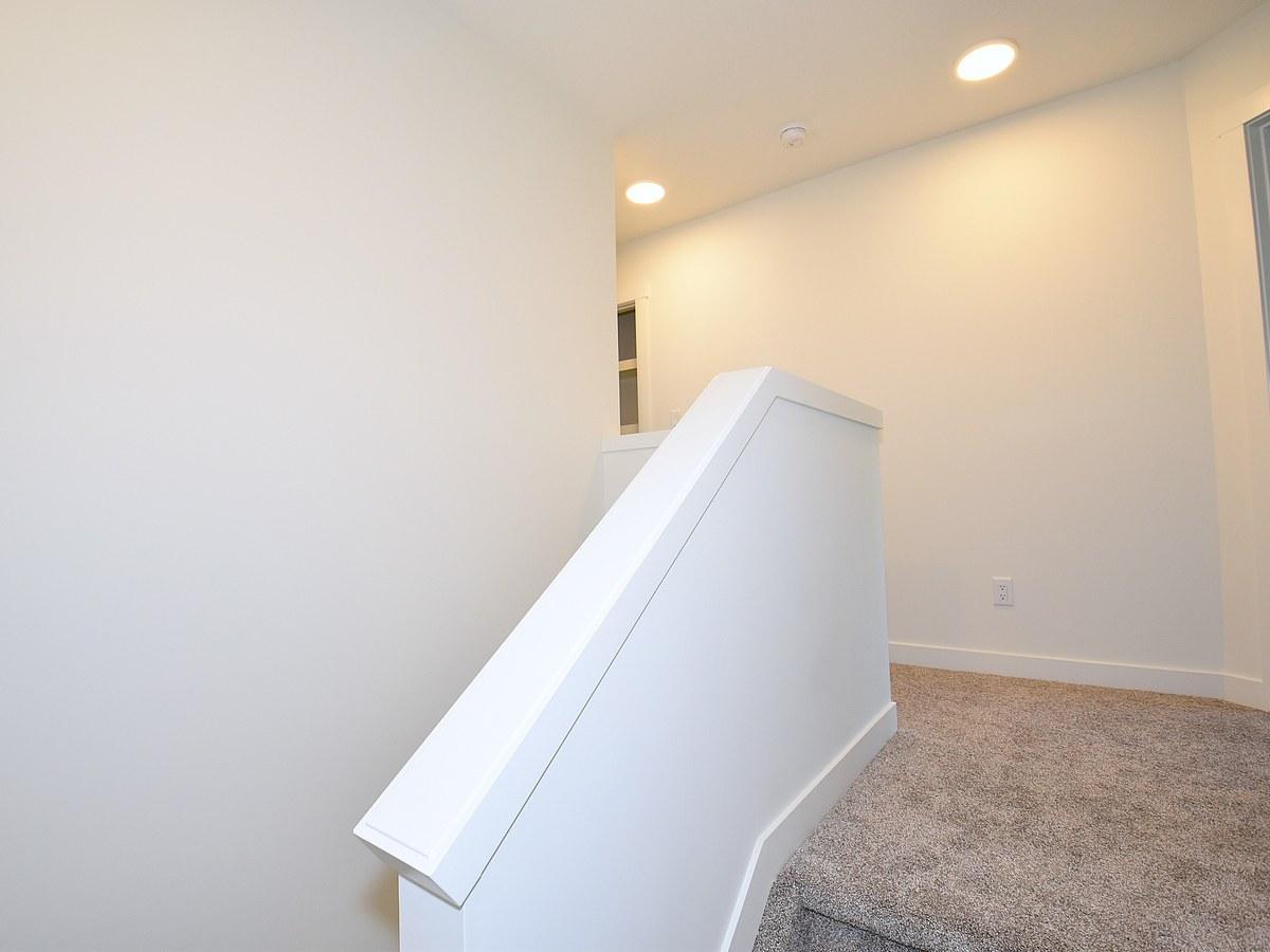 SF338 - 3 Bedroom Main Floor Home – Grovenor 1 Month Free – - Photo 15
