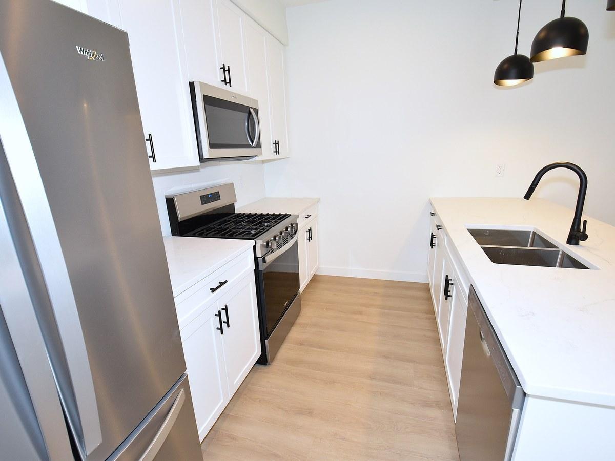 SF338 - 3 Bedroom Main Floor Home – Grovenor 1 Month Free – - Photo 10