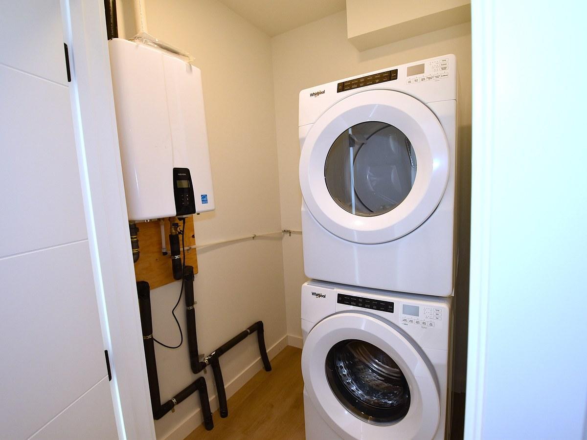 SF338 - 3 Bedroom Main Floor Home – Grovenor 1 Month Free – - Photo 29