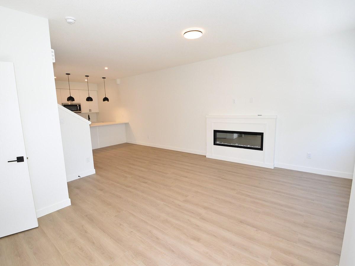 SF338 - 3 Bedroom Main Floor Home – Grovenor 1 Month Free – - Photo 6
