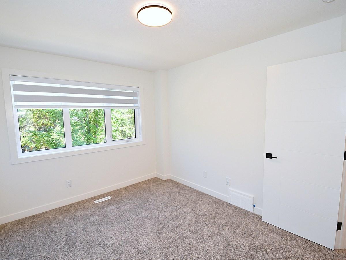 SF338 - 3 Bedroom Main Floor Home – Grovenor 1 Month Free – - Photo 16