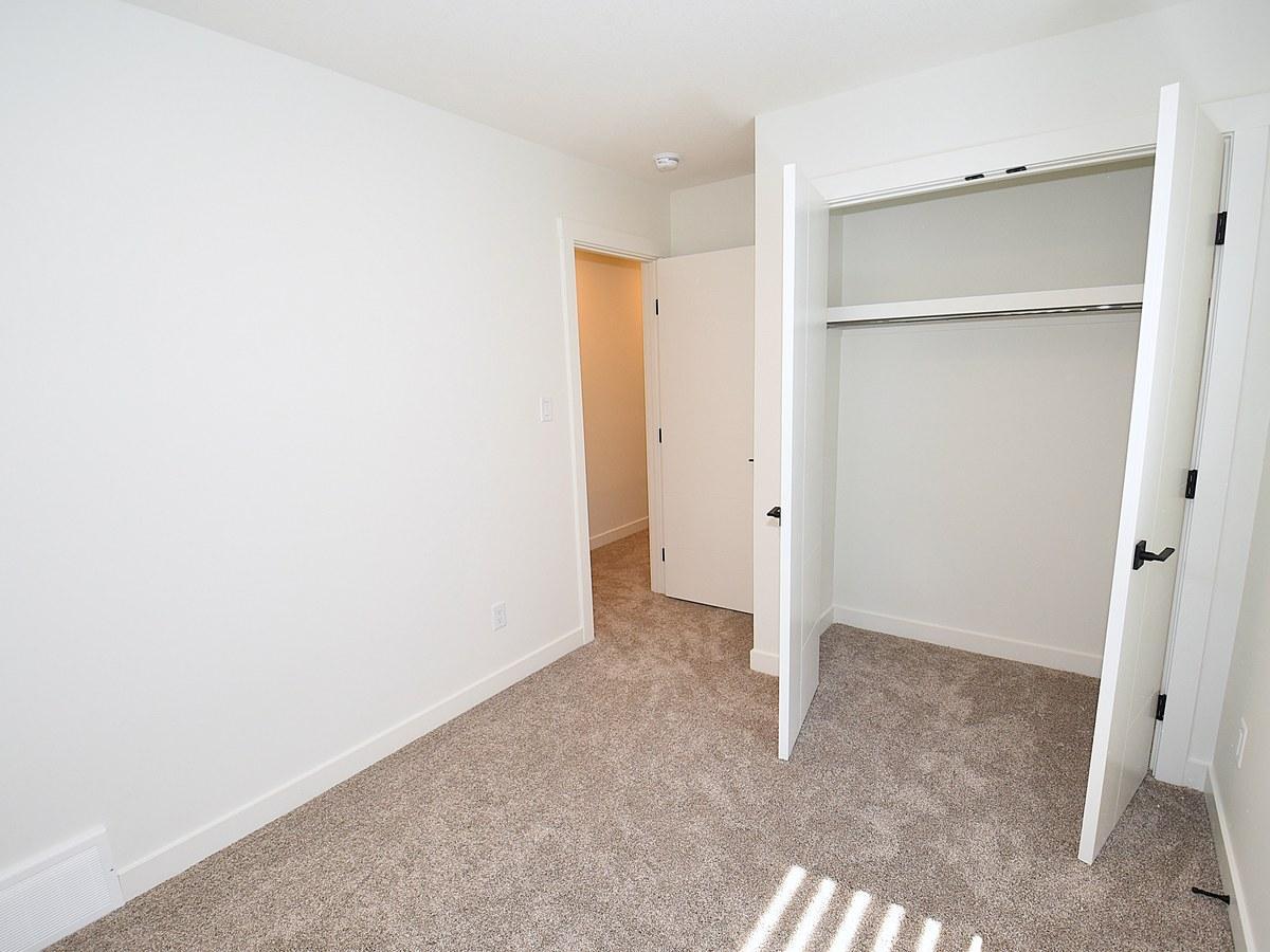 SF338 - 3 Bedroom Main Floor Home – Grovenor 1 Month Free – - Photo 19