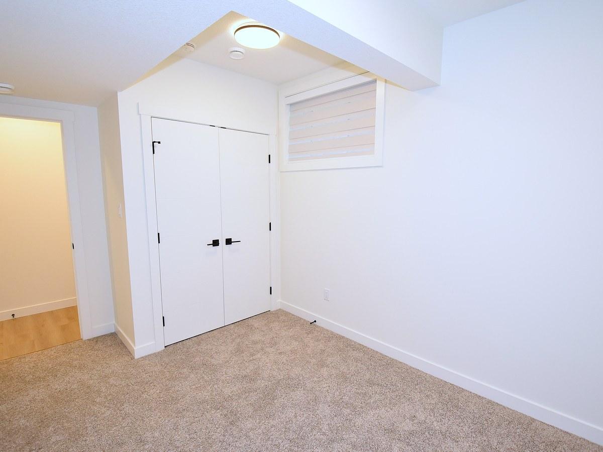 SF338 - 3 Bedroom Main Floor Home – Grovenor 1 Month Free – - Photo 20