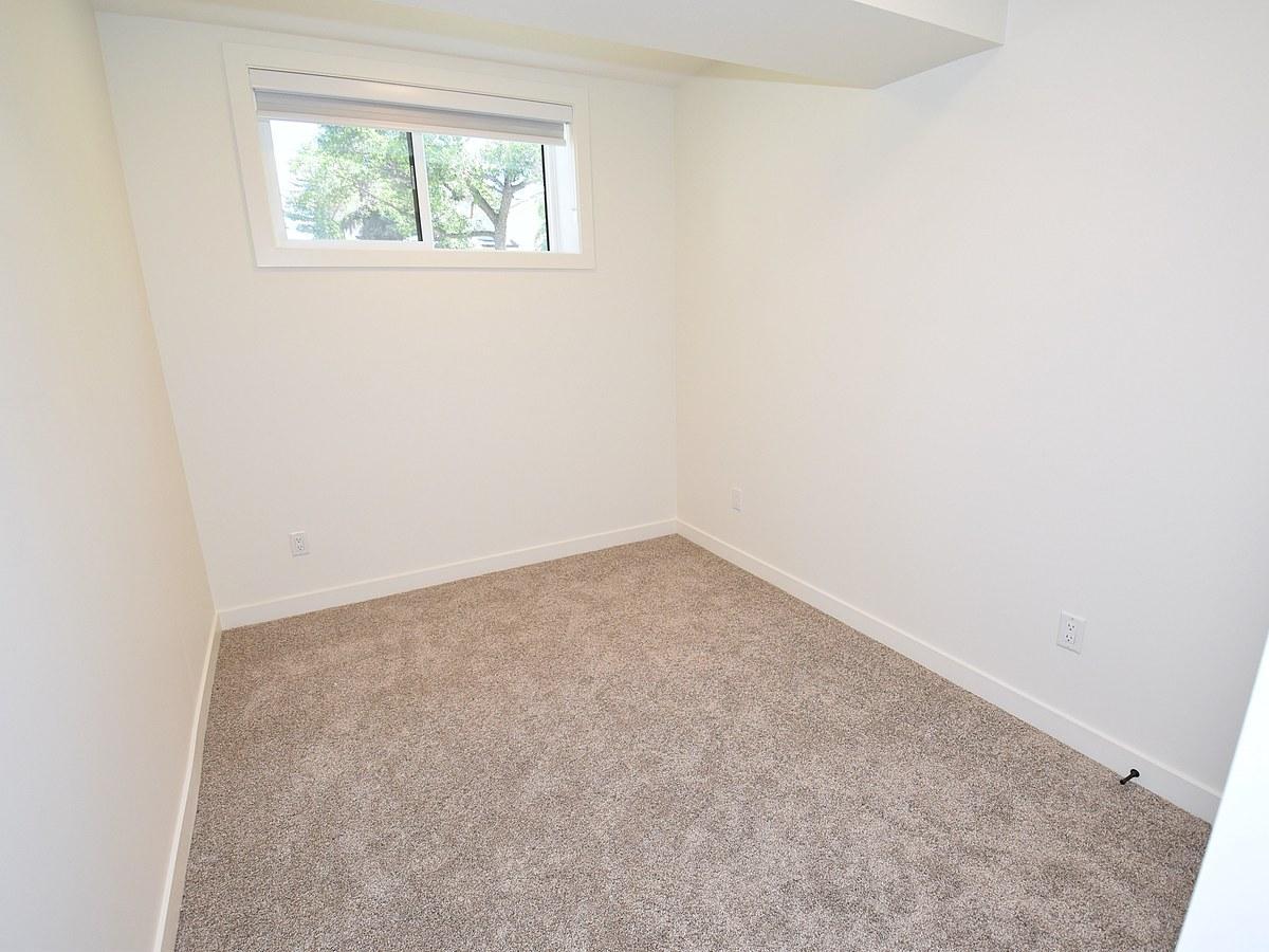 SF338 - 3 Bedroom Main Floor Home – Grovenor 1 Month Free – - Photo 22