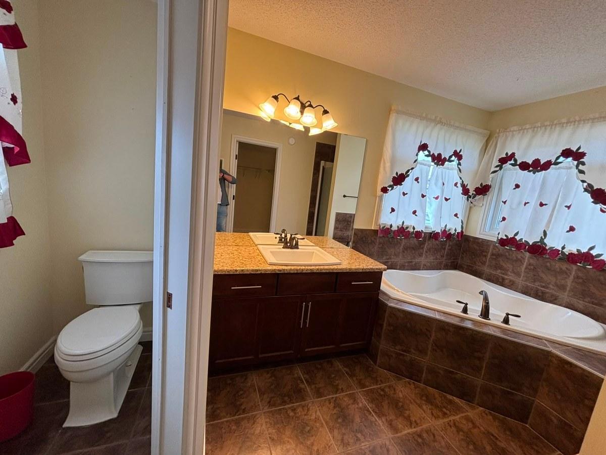  SF341 - 3 Bedroom, 2.5 Bathroom Main Floor Home | 11721 16A Ave SW  - Photo 25