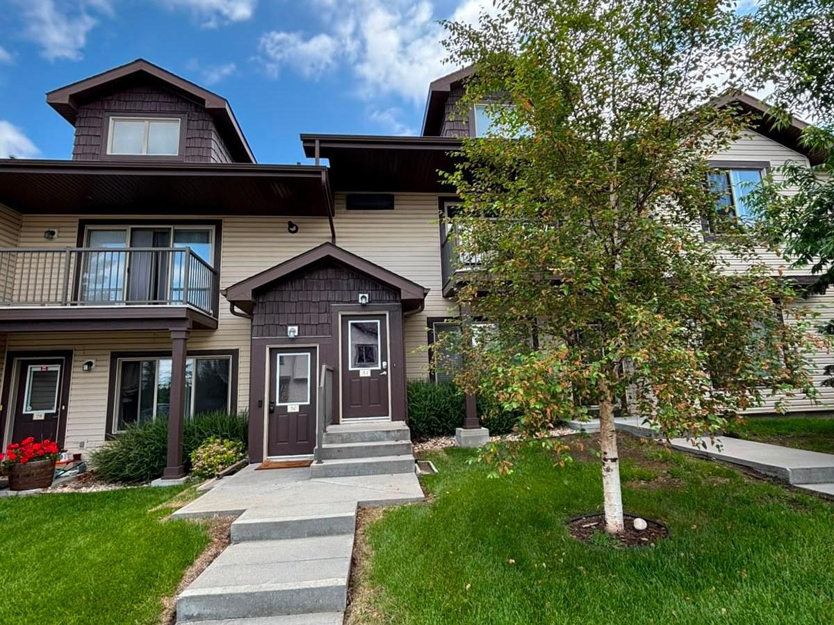 SF72 – 2 Bed | 1 Bath Townhouse in Charlesworth, SW Edmonton | #31 – 602 62 Street SW - Photo 2