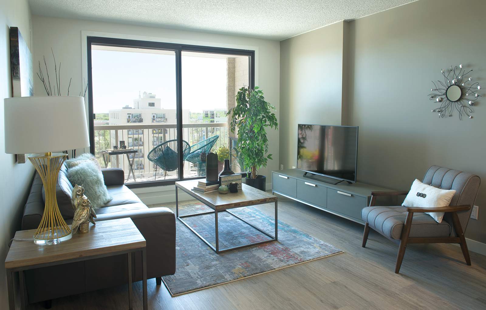 Evergreen Towers - Photo 2