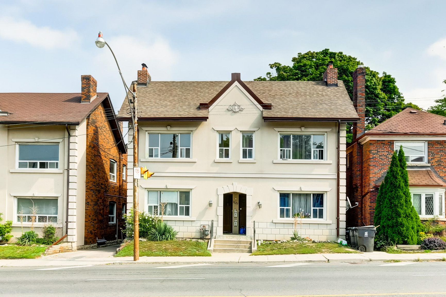 1127 Avenue Road 1